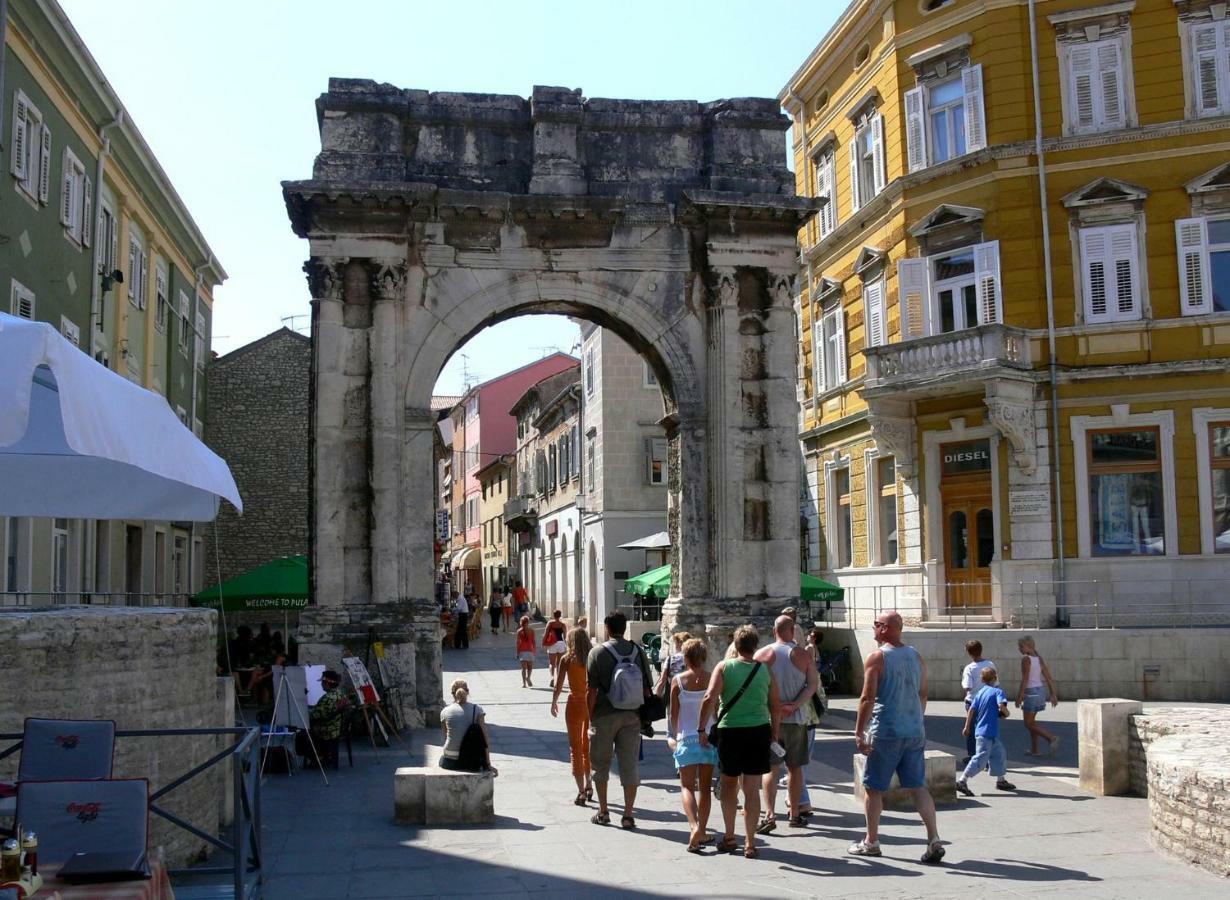 Апартаменты Centar Old Town, With Free Private Parking Пула Экстерьер фото